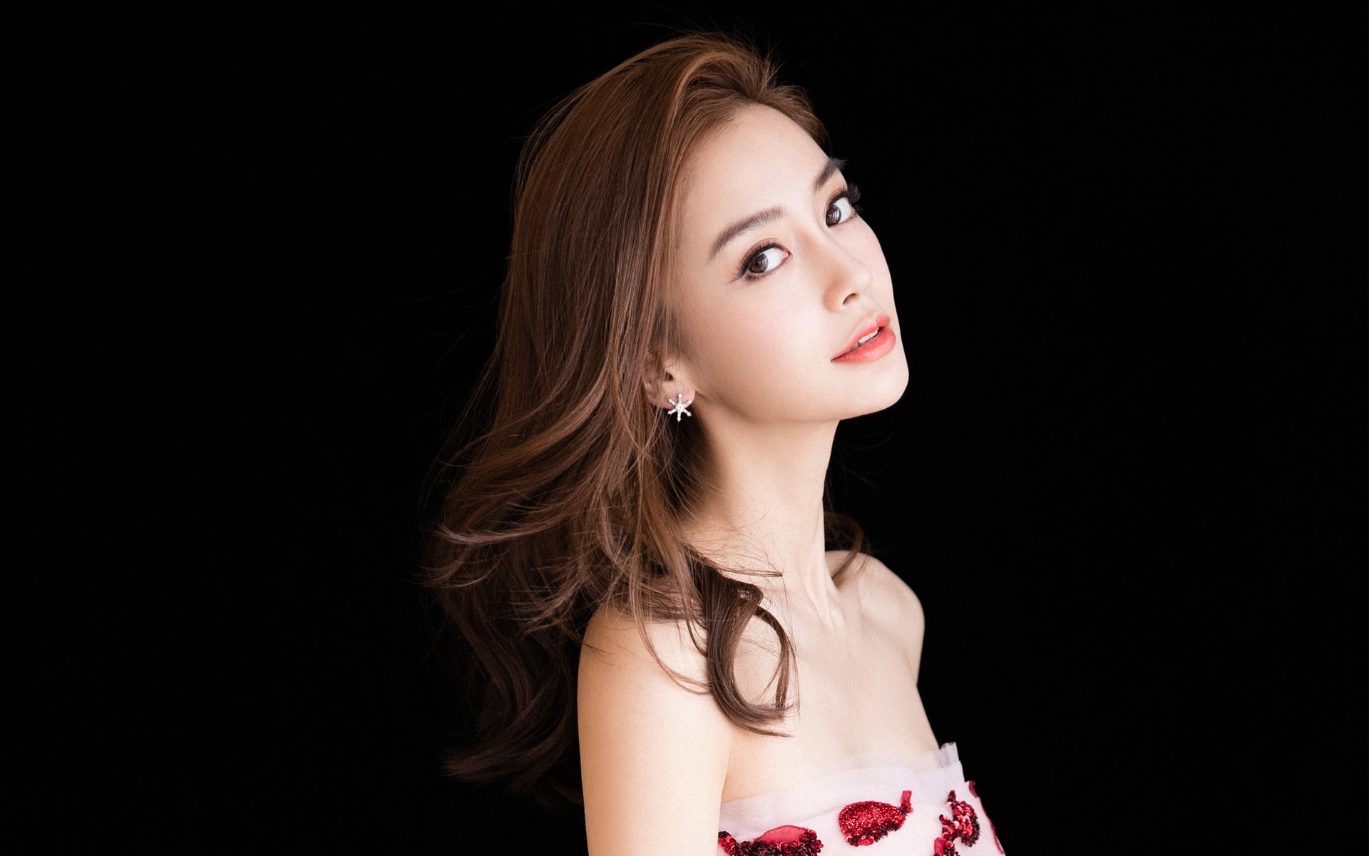 爱游戏体育平台-“费尔南多·比亚尔巴的球技突破，引领阿根廷美洲狮队走向辉煌”